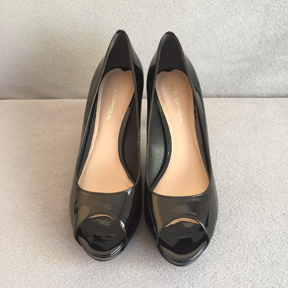 NIB Via Spiga "Ryan" Peep-toe Pump in Black Patent - Picture 3 of 6